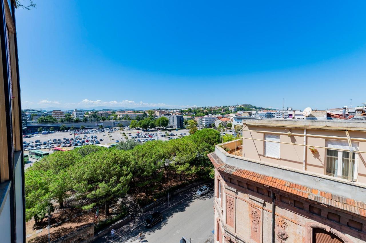 Piazza Salotto & Stazione Comfy Apartment Pescara Bagian luar foto